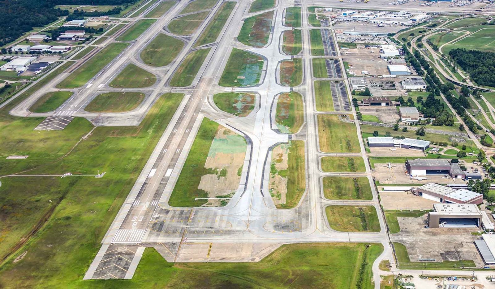 George Bush Intercontinental Airport taxiway