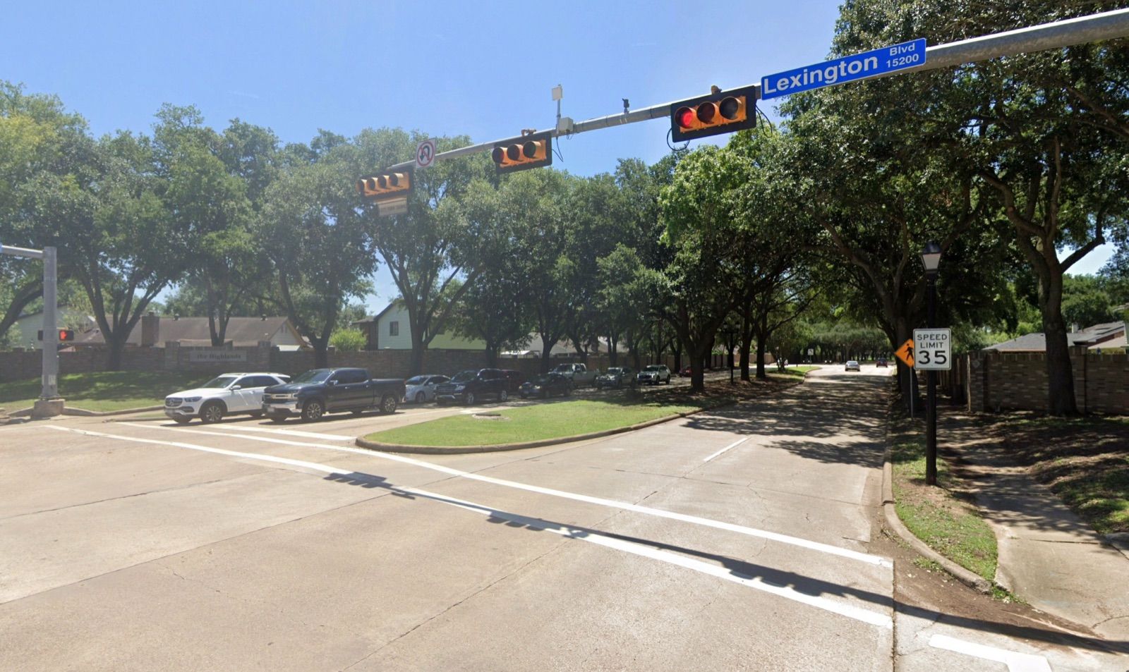 Signalized intersection on the Williams Trace Boulevard corridor